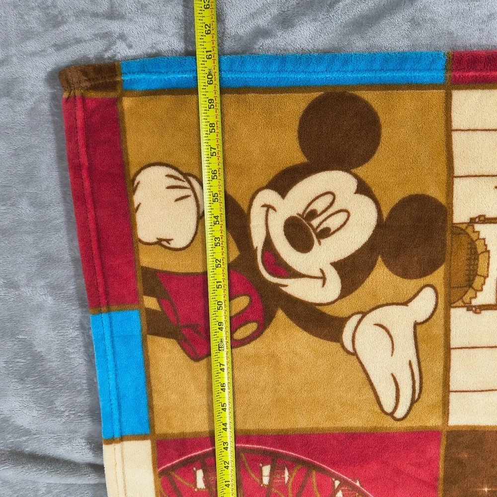 Disneyland Parks Fleece Throw Blanket‎ 61x37 Mickey Mouse Resort Epcot Center